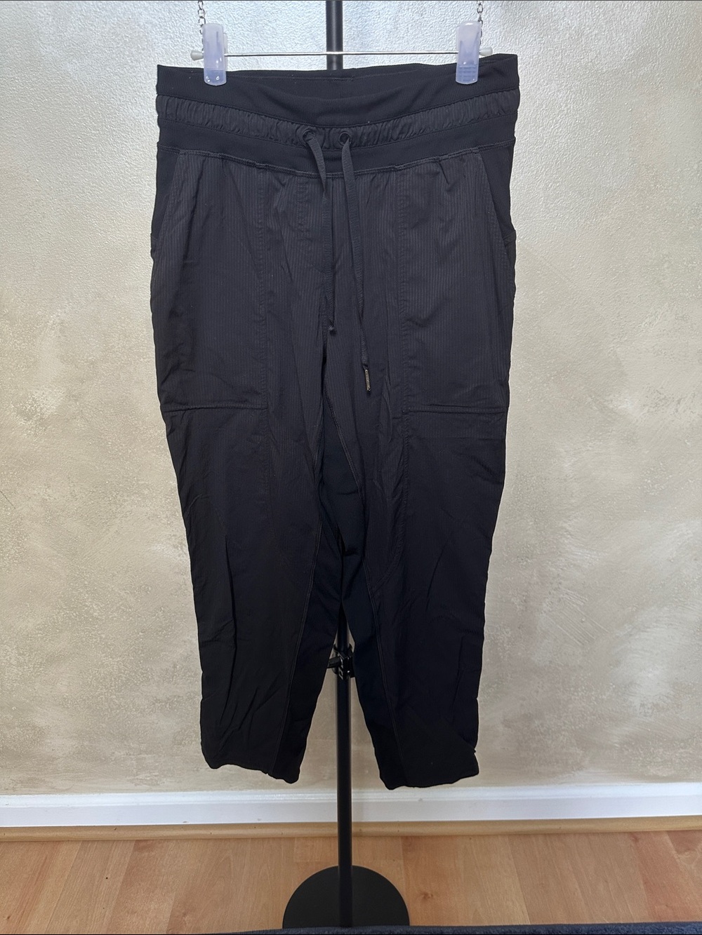 lululemon athletica Dance Studio Mid-Rise Cropped pant sz 4